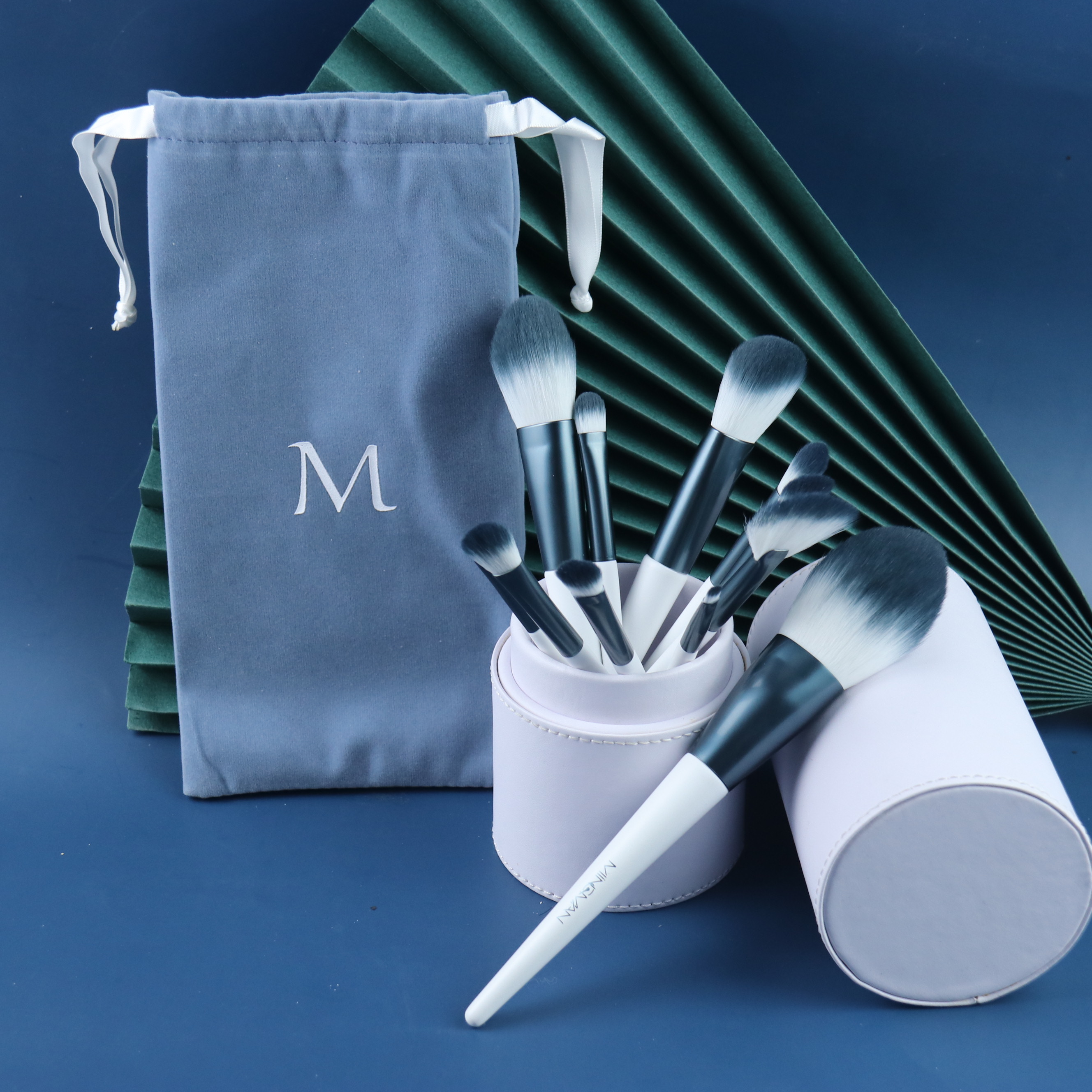 Charming Beauty Makeup Brush Blue Vegan Blending Brush With Cotton Bag